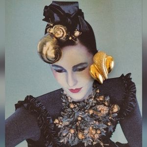 St. John gold-tone clip earrings vintage